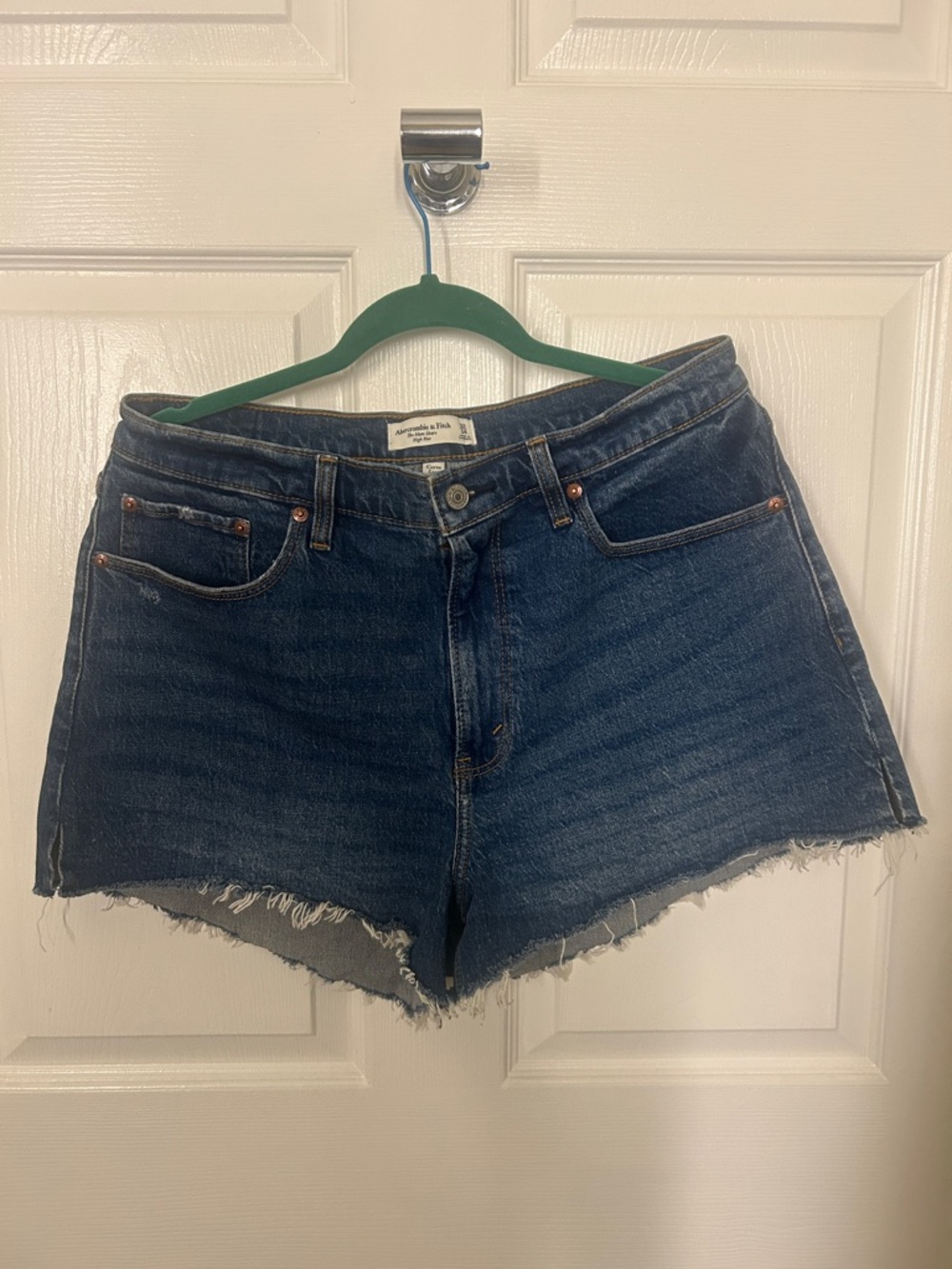 Abercrombie & Fitch The Mom High Rise Curve Love shorts size 32/14